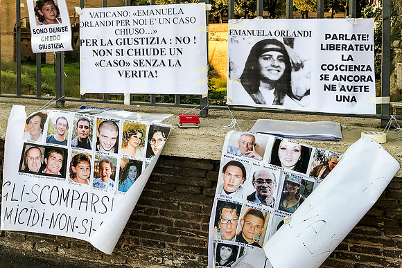 Voices of Rome: Placard Wall