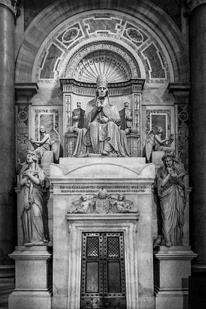 Pope Pio VII Crypt Entry