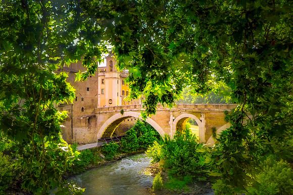 Riverside Framing: Ponte Fabricio
